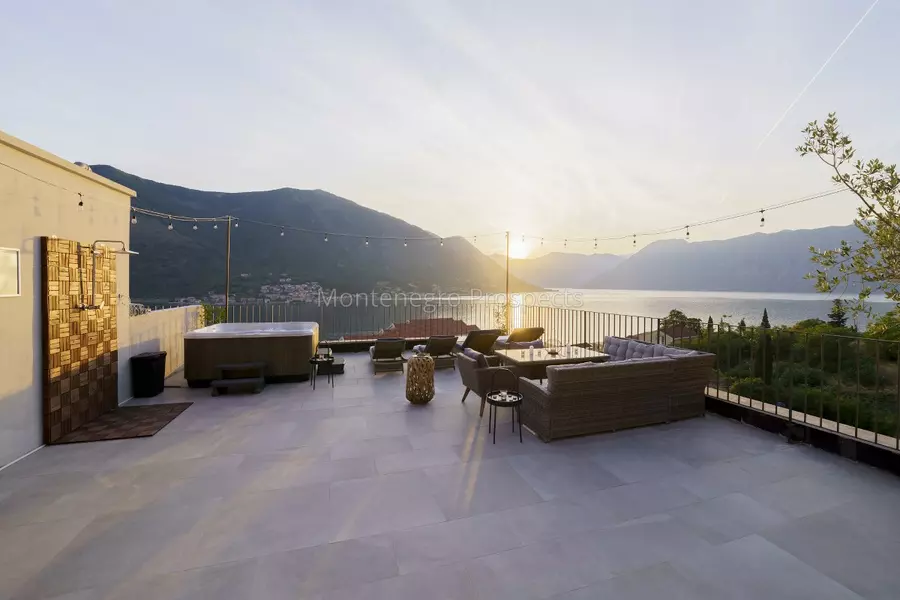 Luxurious penthouse with rooftop terrace 13707 111 1200x800