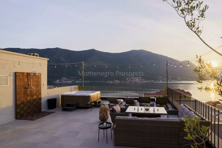 Luxurious penthouse with rooftop terrace 13707 19 1200x800