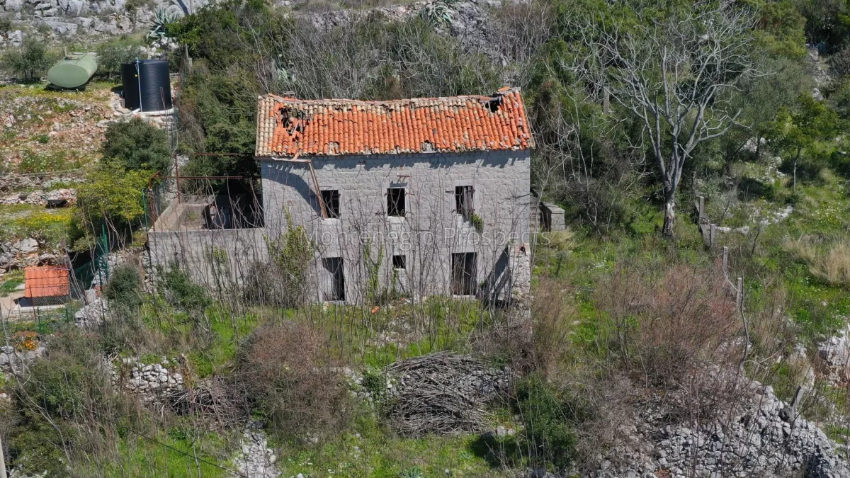 11235 stone house 4