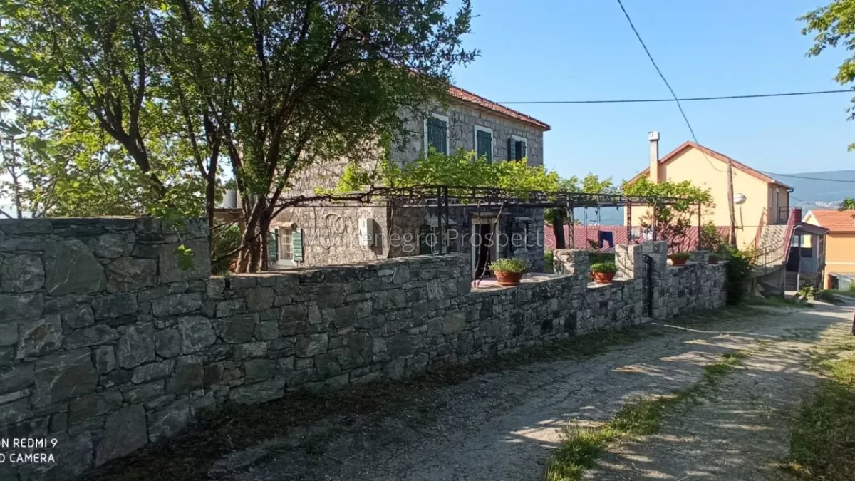Stone house with large plot located in herceg novi 7580 1