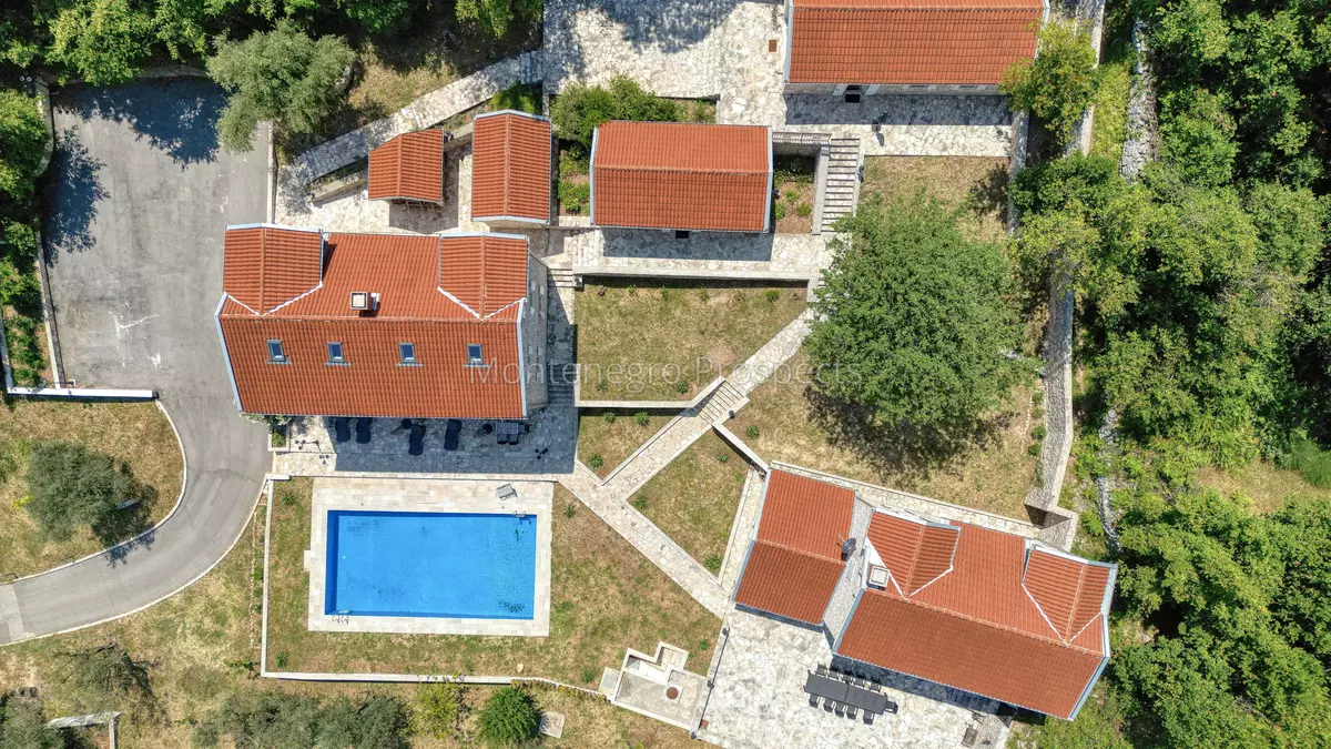 14120 villa prcanj jerovitza 1 of 1 85