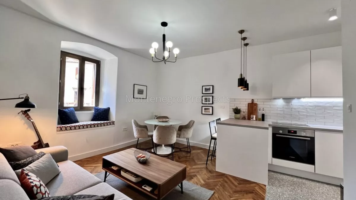 Modern two bedroom apartment at the museum square old town of kotor 13625 12 1067x800