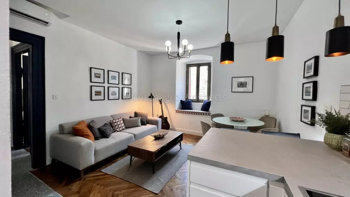 Modern two bedroom apartment at the museum square old town of kotor 13625 8 1067x800