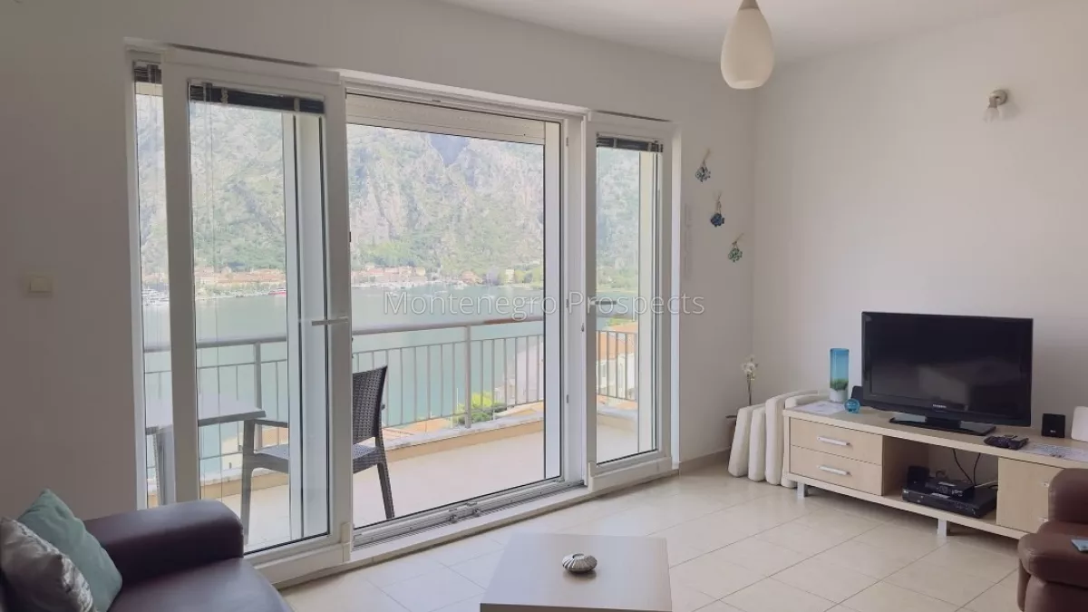Stunning two bedroom apartment with breathtaking sea views 13632 14