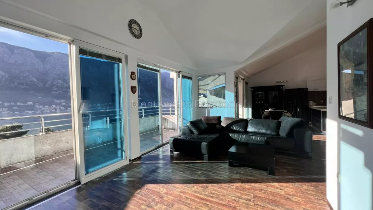 Three bedroom apartment with fantastic sea views few steps from the old town kotor 13668 8