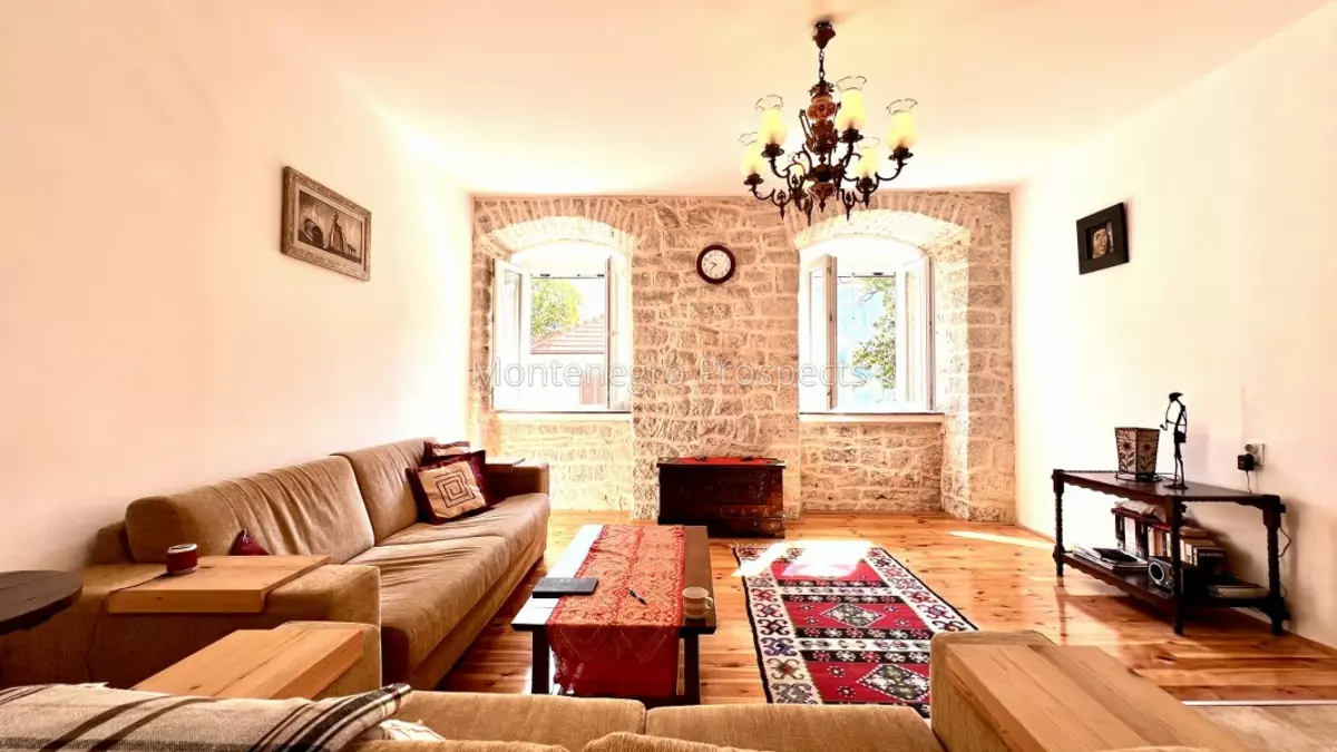 Three bedroom apartment on the first line to the sea kotor 13708 15