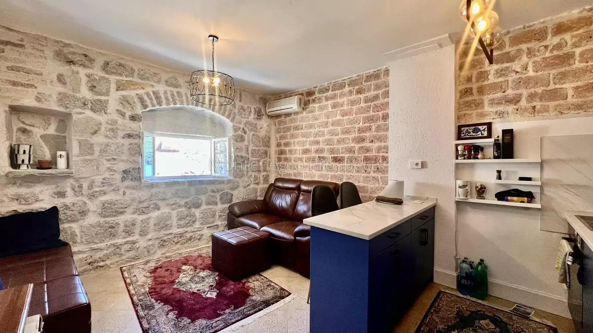 Renovated two bedroom apartment on the first line to the sea perast 13715 22