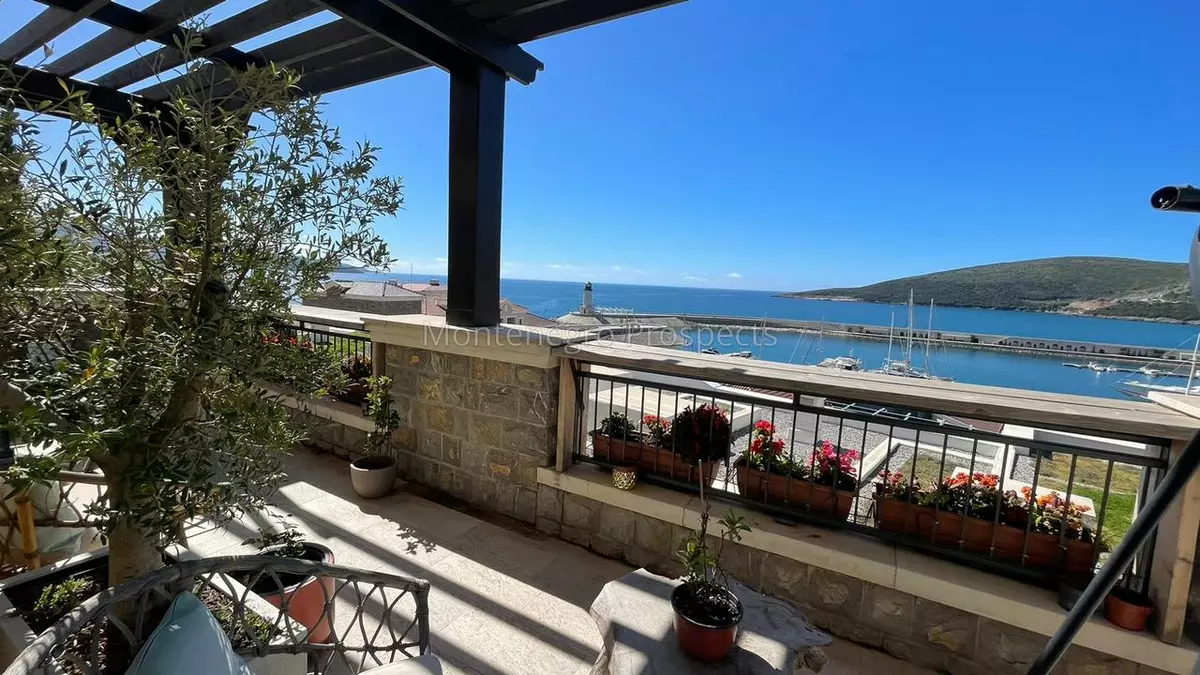 Luxury two bedroom apartment at prime location lustica 13734 4