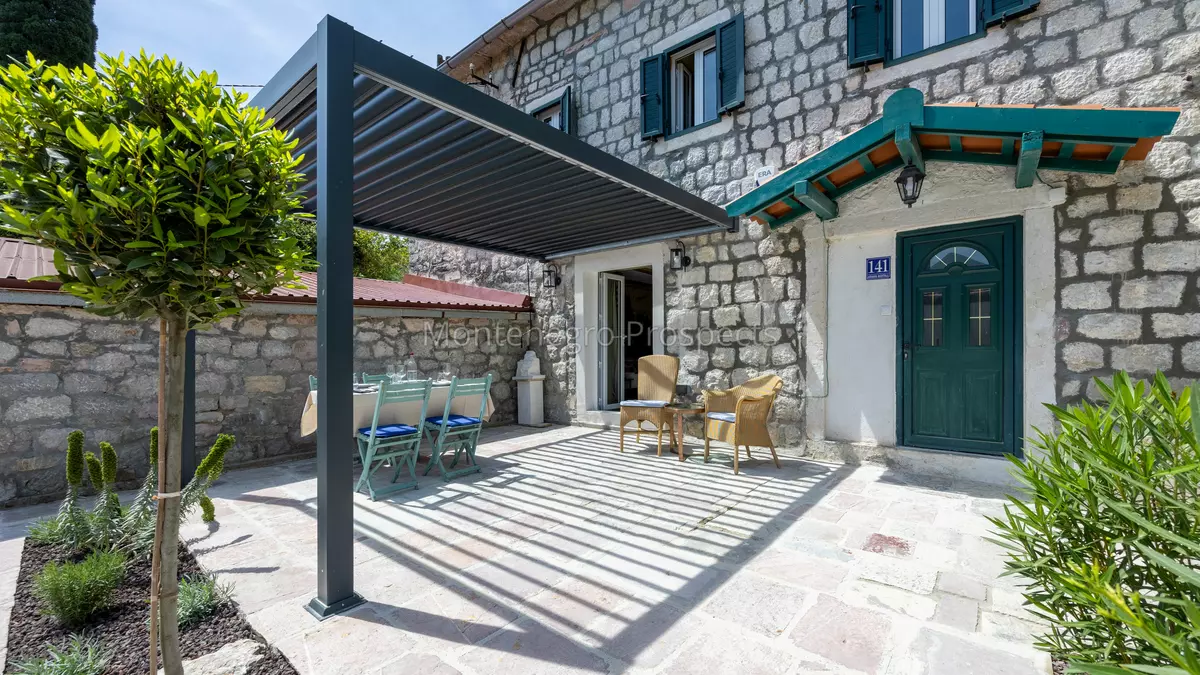 14167 stone house in kamenari 13