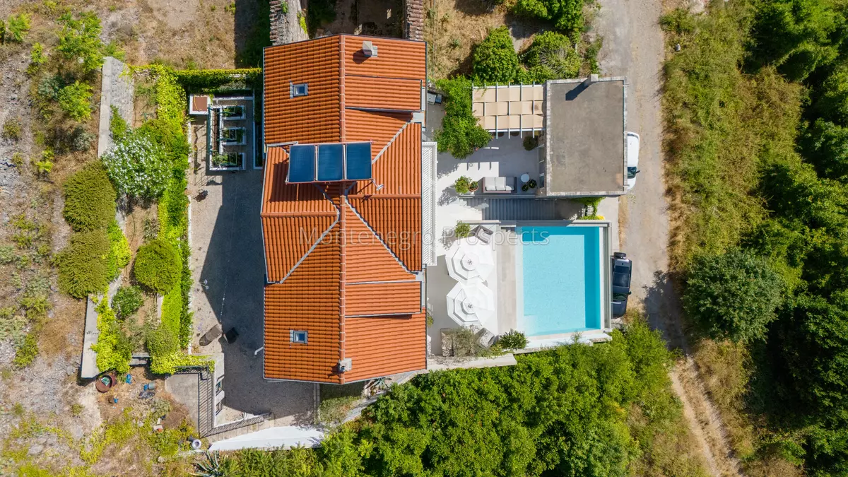 14168 lustica vila for sale 11