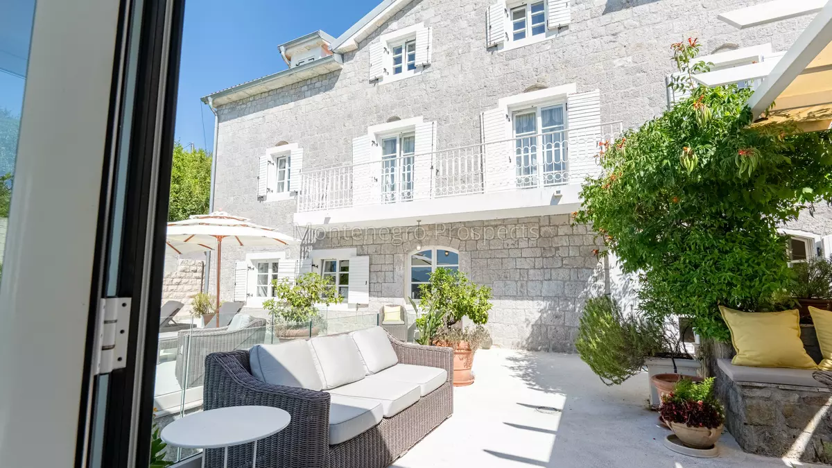 14168 lustica vila for sale 24