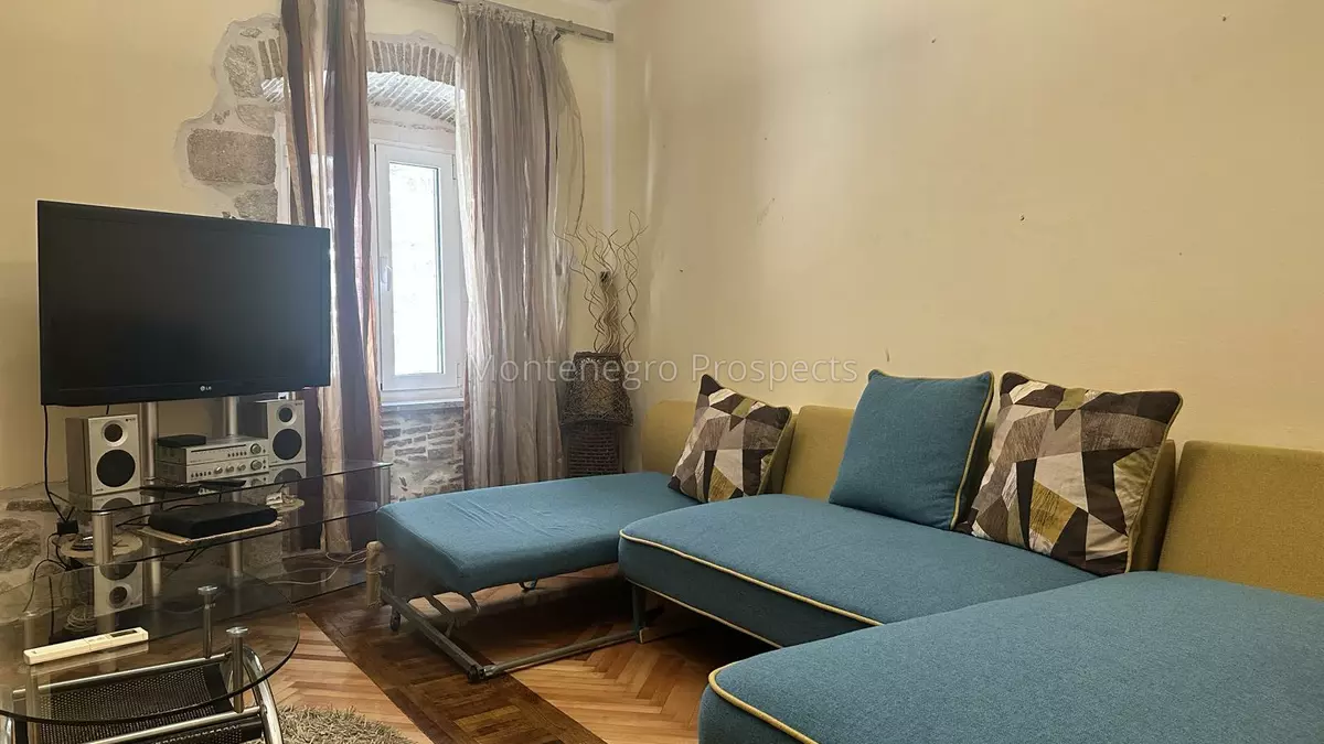 Compact two bedroom apartment located in peaceful part of old town of kotor 13818 7