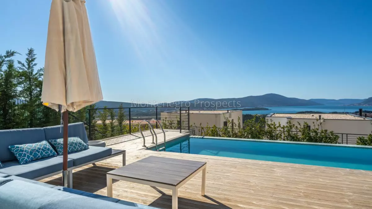 Modern luxury villa with a pool kavac 13810 1