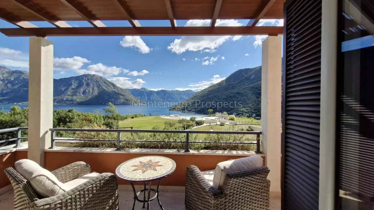 14177 apartment with excellent views morinj 23