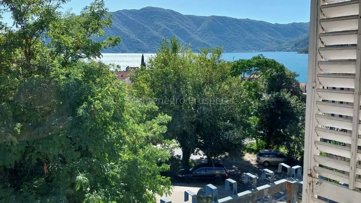 Spacious two bedroom apartment minutes away from the sea risan 13831 8
