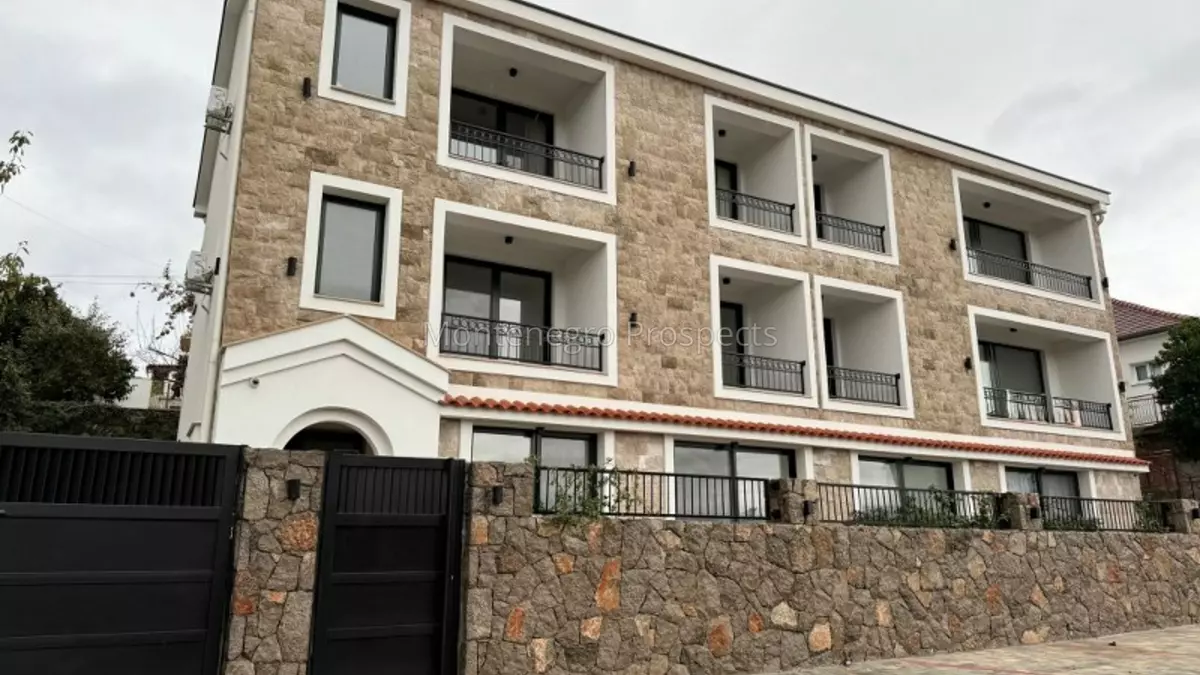 One bedroom apartment with sea views radovici 3