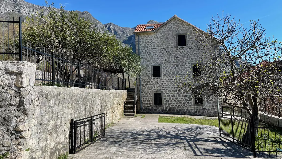 14184 risan stone house 16
