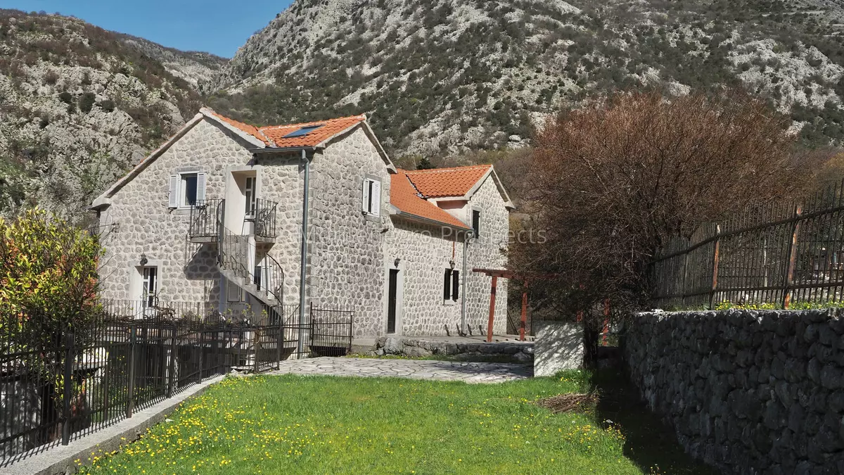 14184 risan stone house 17