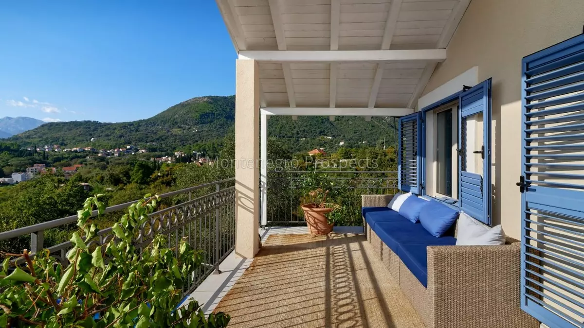Two bedroom house with beautiful garden in kavac kotor bay 13849 8