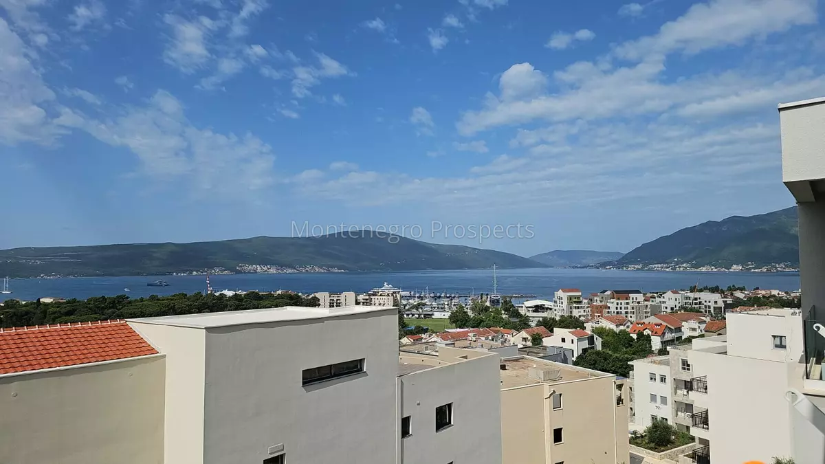 Two bedroom apartment with sea views in tivat 13857 1
