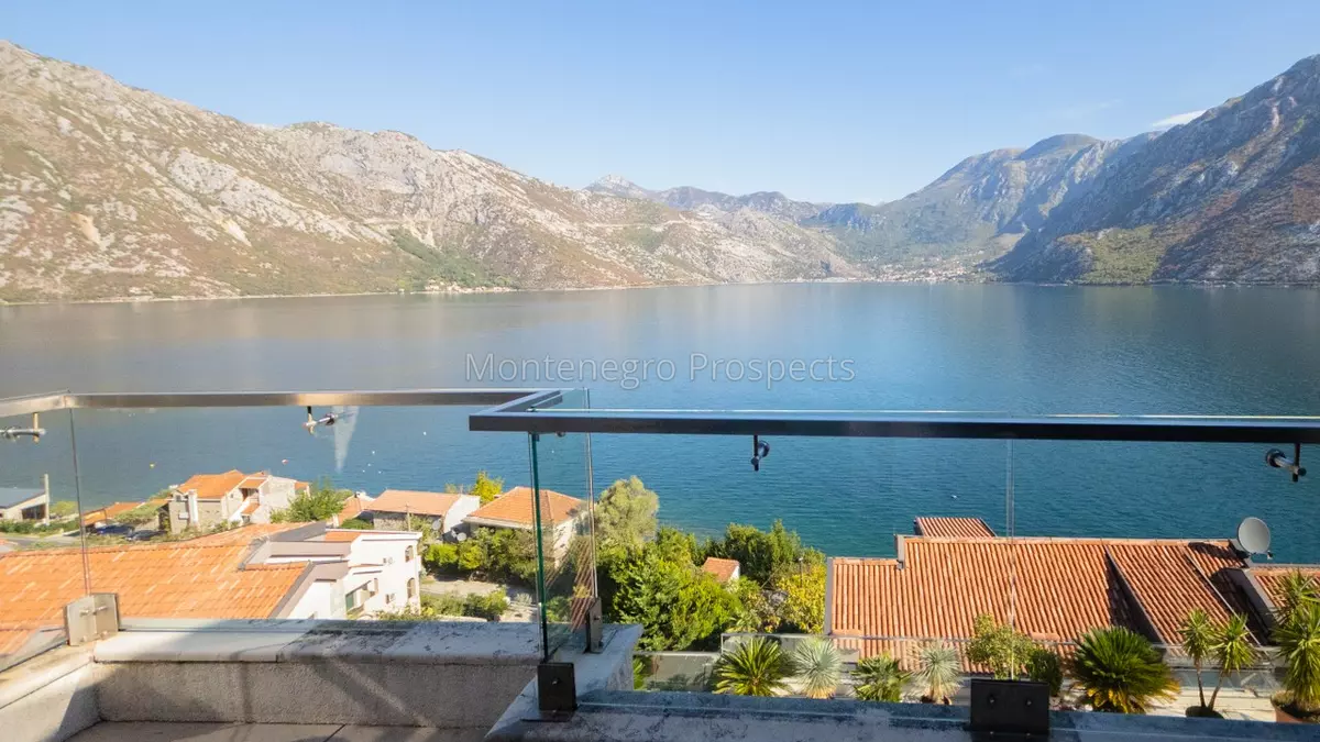 Two bedroom apartment with garage and panoramic sea view on the waterfront   kostanjica kotor 13791 40