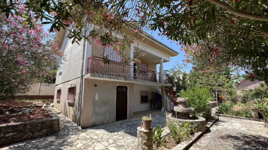 House with a wonderful garden, Dubrava, Dobra Voda | Montenegro Prospects