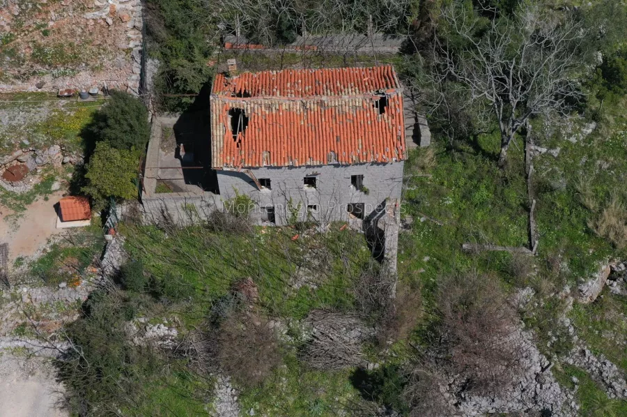 11235 stone house 