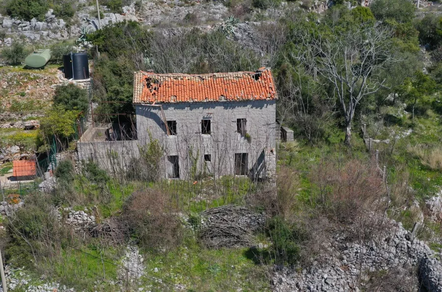 11235 stone house 4