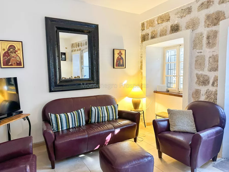 Stone town house perast 20