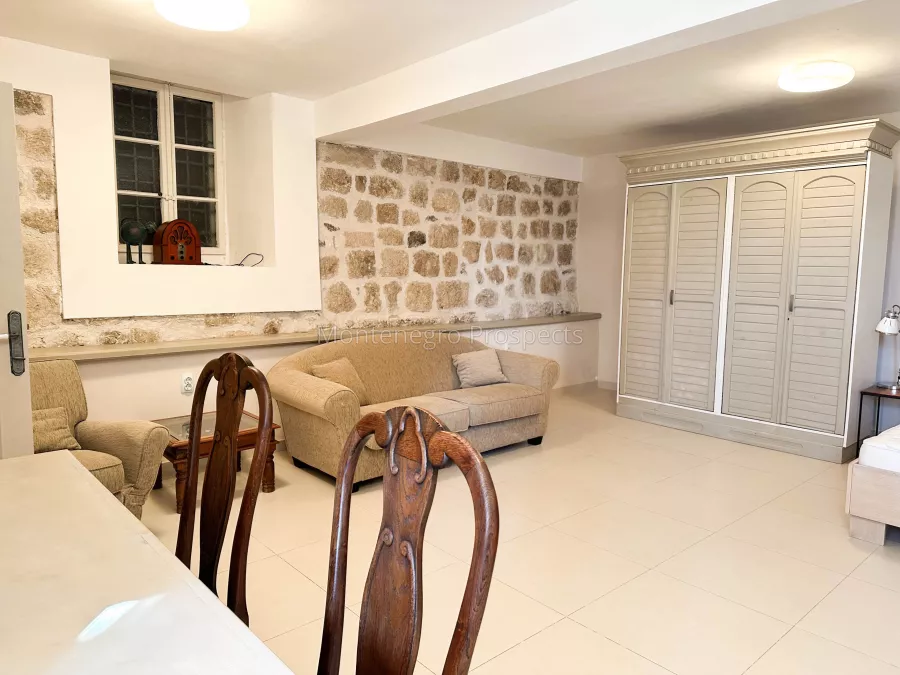 Stone town house perast 22