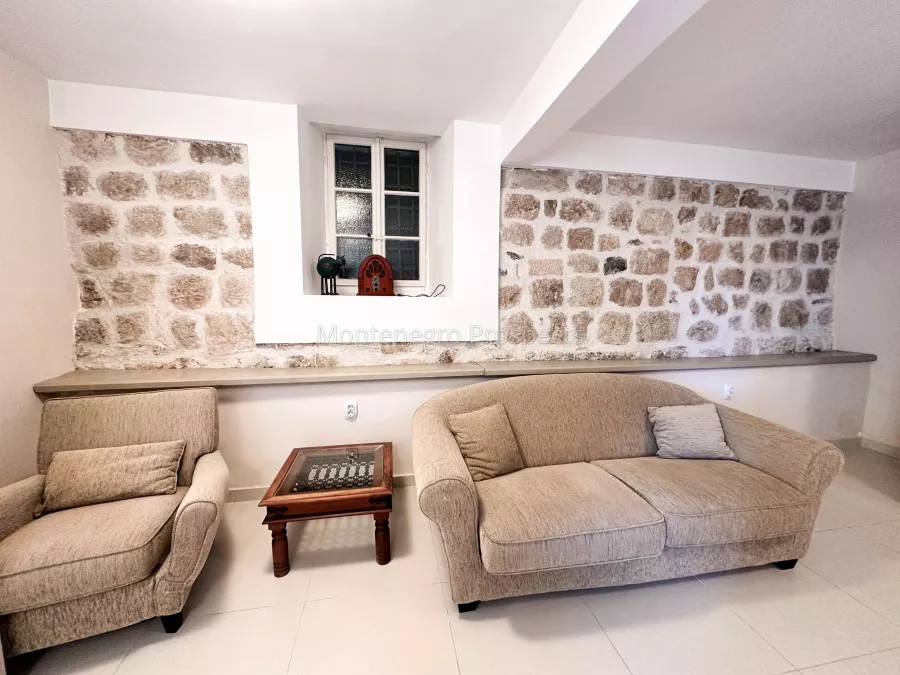 Stone town house perast 24