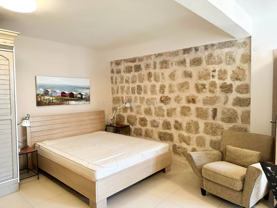 Stone town house perast 25