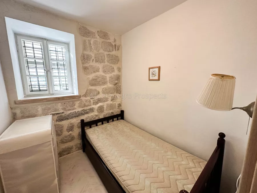 Stone town house perast 29