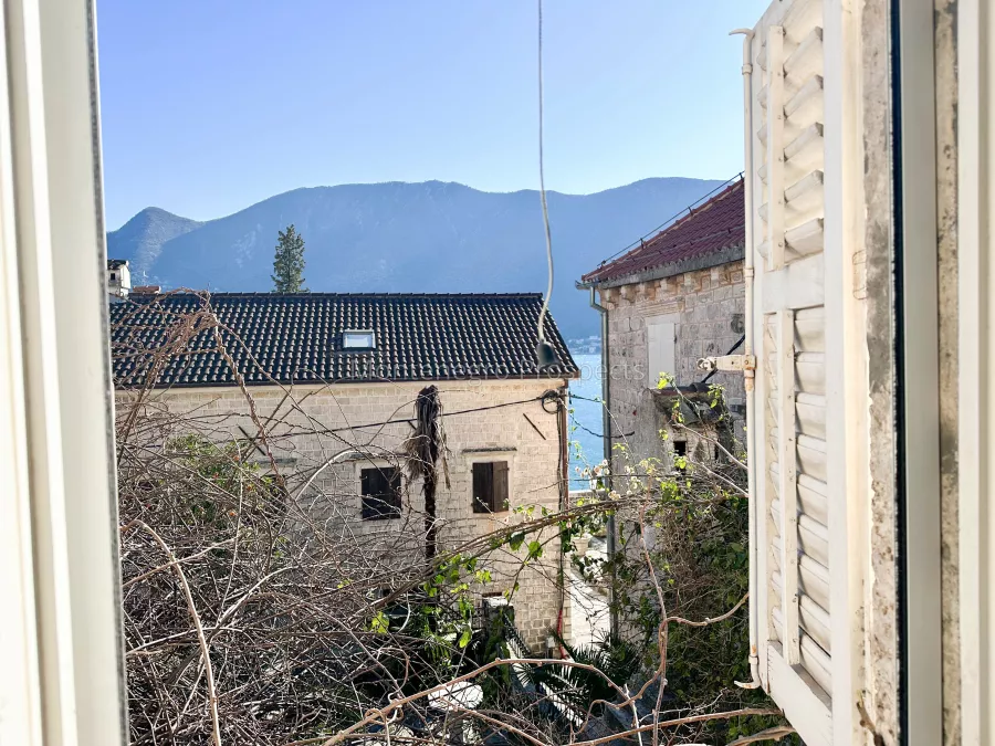Stone town house perast 33