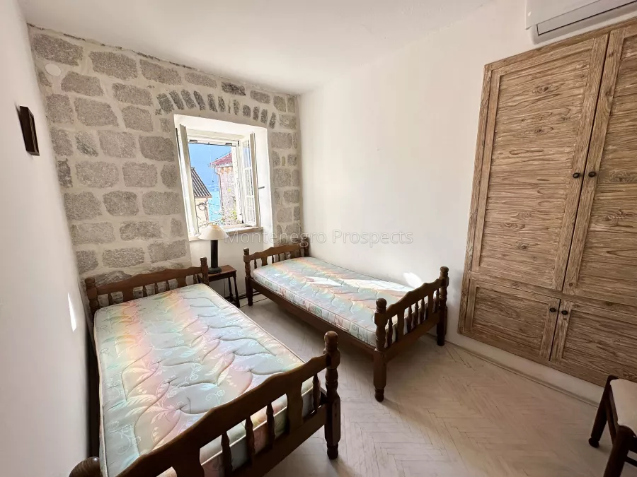 Stone town house perast 34