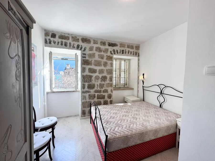 Stone town house perast 40