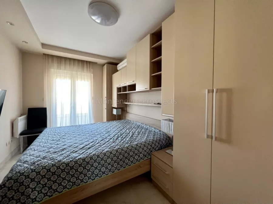 Kvartira s prostornoj terasoj i vidom na more v bare 12508 4 1067x800