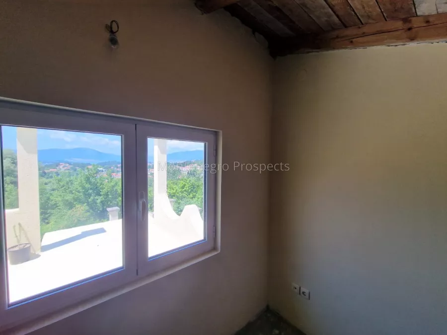 Two level house with nice views in kavac 13598 8