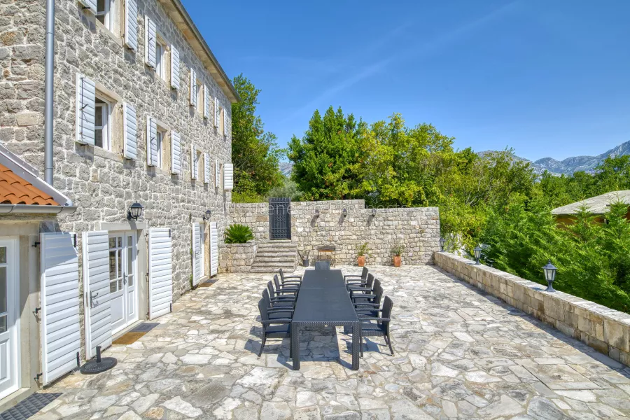 14120 villa prcanj jerovitza 1 of 1 4