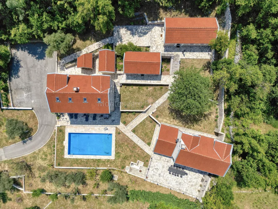 14120 villa prcanj jerovitza 1 of 1 85