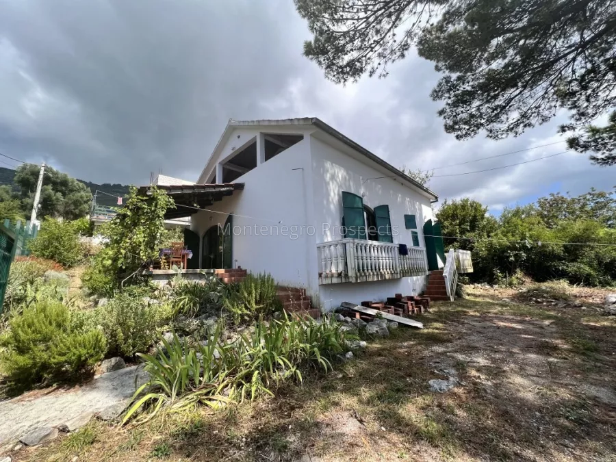 Two level house in kavac kotor bay 13626 8