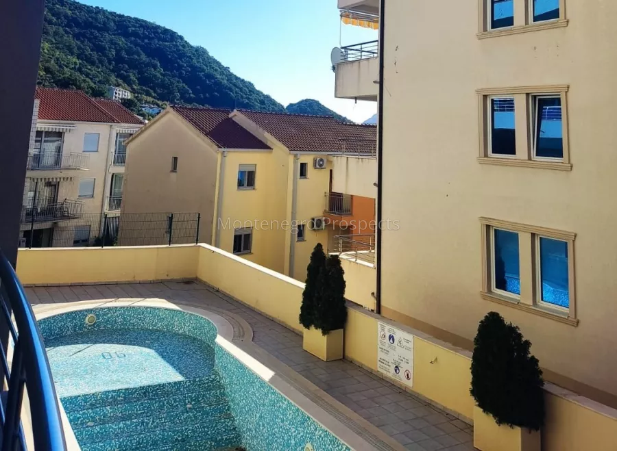 Prostornaja kvartira v komplekse s basejnom petrovac 12573 22 1093x800