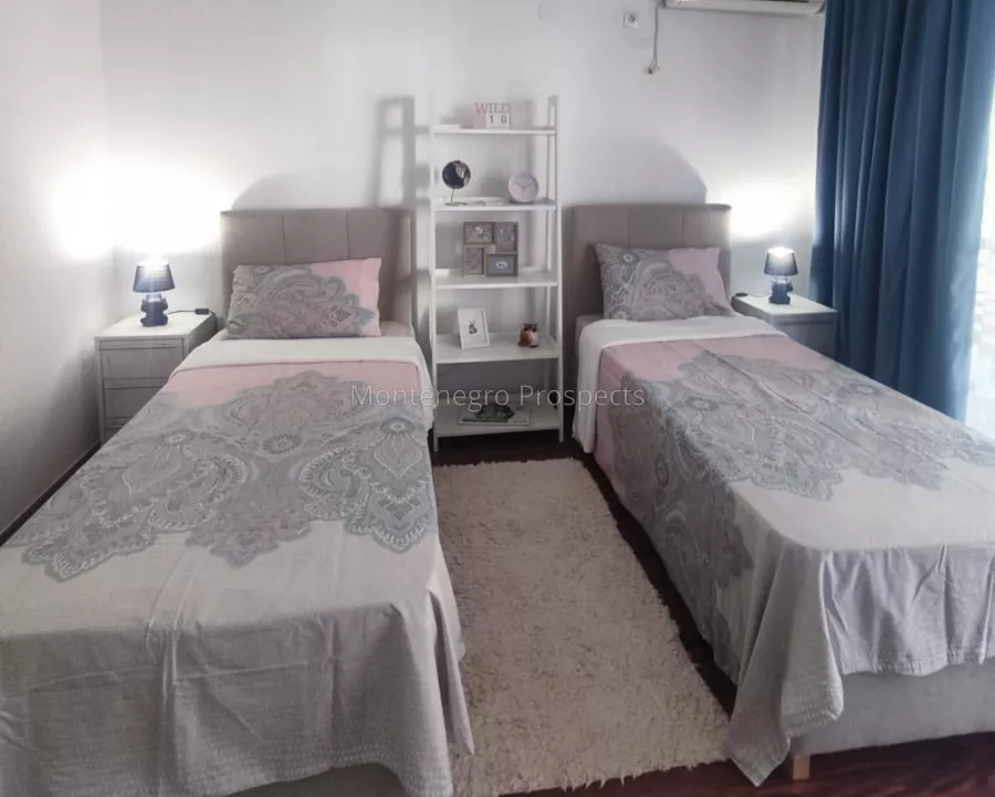 Prostornaja kvartira v komplekse s basejnom petrovac 12573 29 999x800