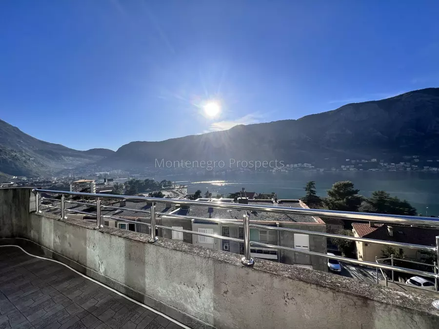 Three bedroom apartment with fantastic sea views few steps from the old town kotor 13668 1
