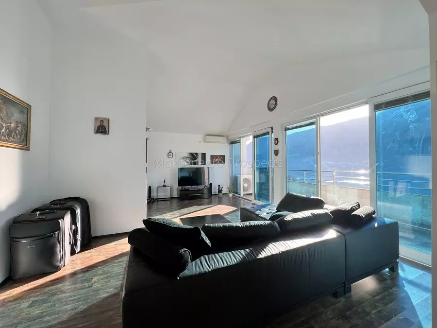 Three bedroom apartment with fantastic sea views few steps from the old town kotor 13668 38