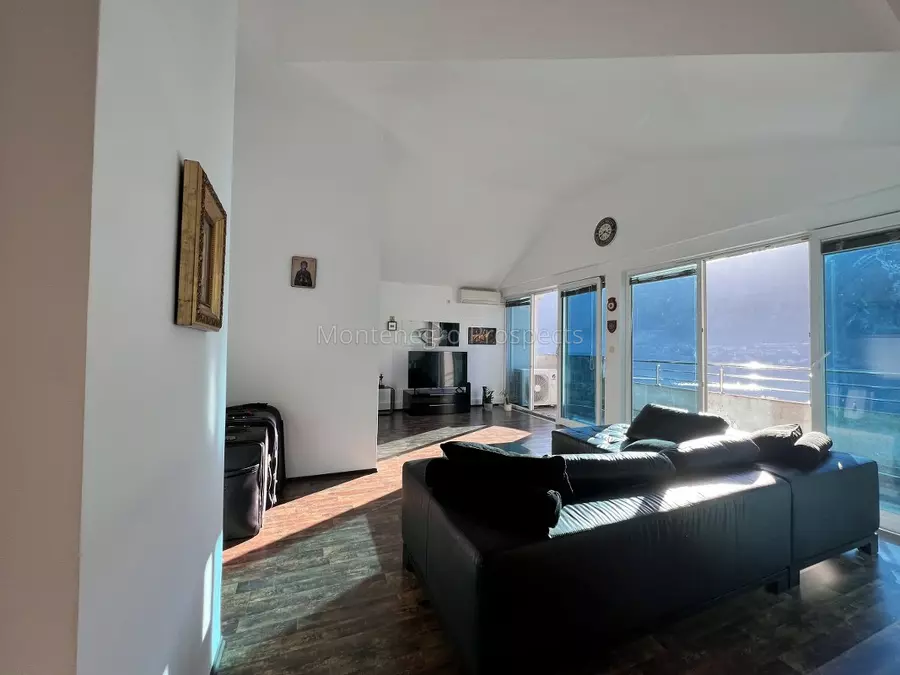 Three bedroom apartment with fantastic sea views few steps from the old town kotor 13668 40