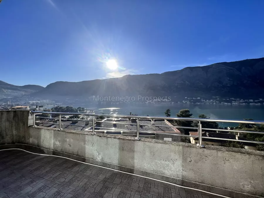 Three bedroom apartment with fantastic sea views few steps from the old town kotor 13668 41