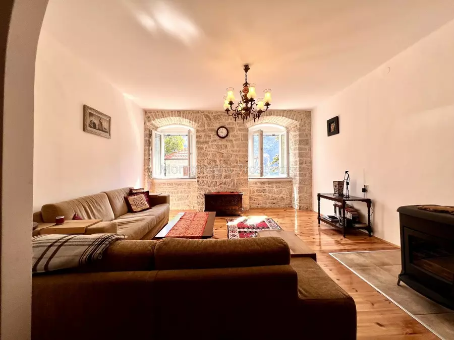 Three bedroom apartment on the first line to the sea kotor 13708 12