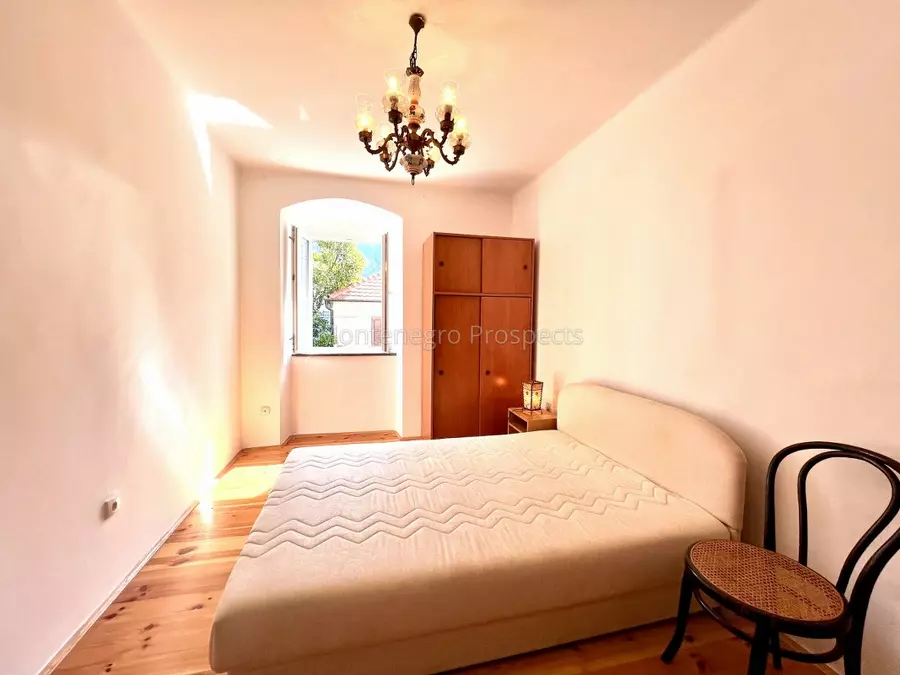 Three bedroom apartment on the first line to the sea kotor 13708 7