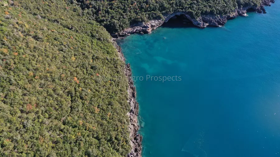 14156 bigova sea front land 14